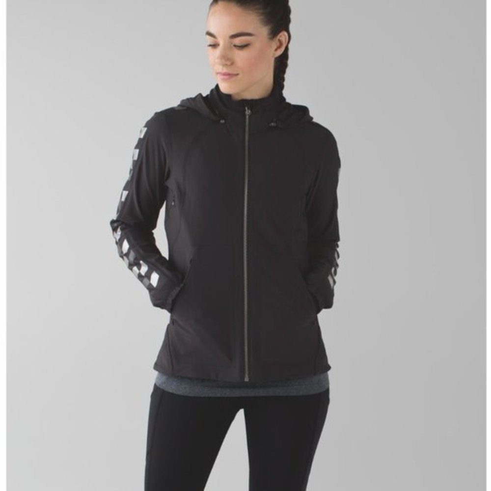 Lululemon Feelin'‎ Frosty jacket size 4